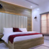 <b>Luxury 3 Bed</b> - Image 23